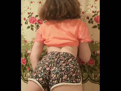 ❤️ Sexy ung babe tar av seg shortsen på kamera ☑ Sexvideo på porno no.hentaiteca.ru ❤