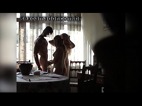 ❤️ Sexvenner inviterer en gigantisk mann og en trekant med seg ☑ Sexvideo på porno no.hentaiteca.ru ❤